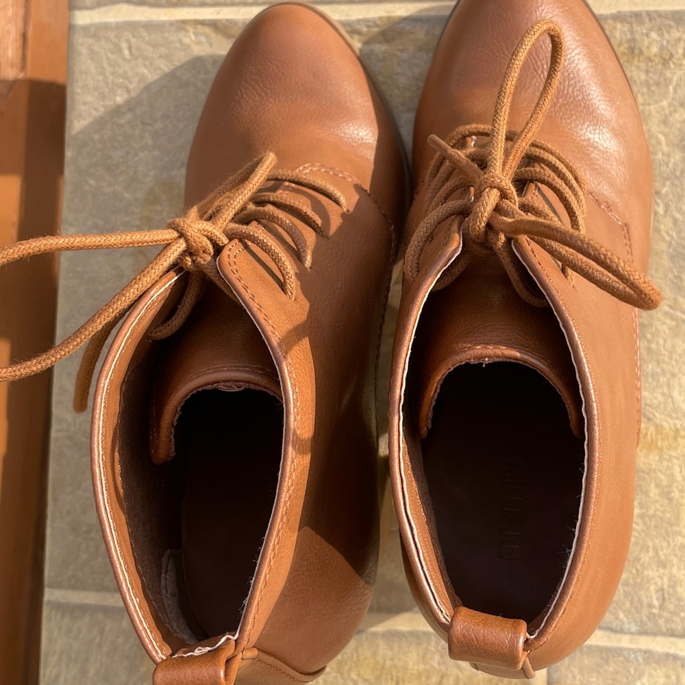 Boot - Picture 4 of 5
